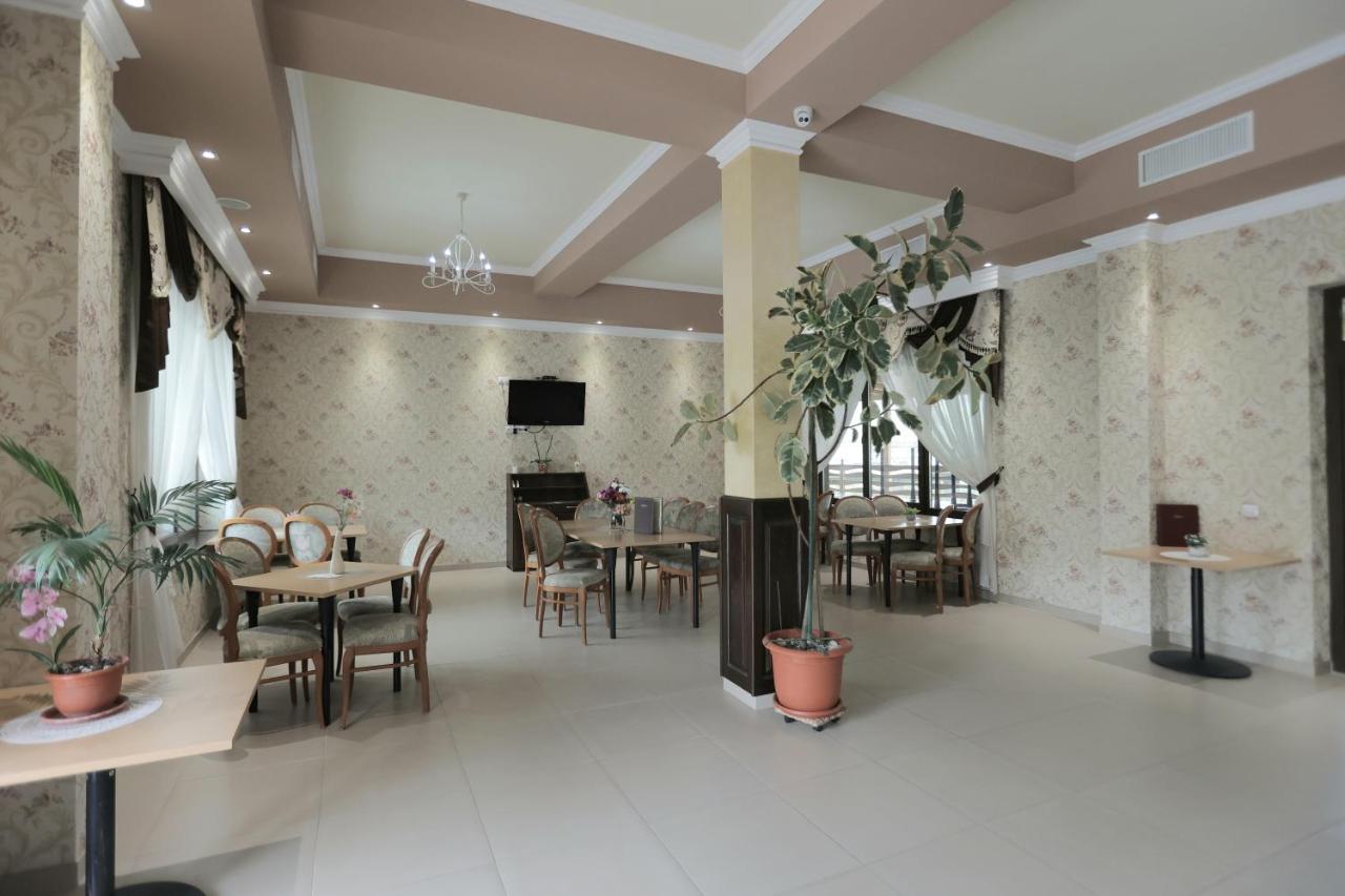 Pensiune Restaurant Liana Mehadia Exterior photo